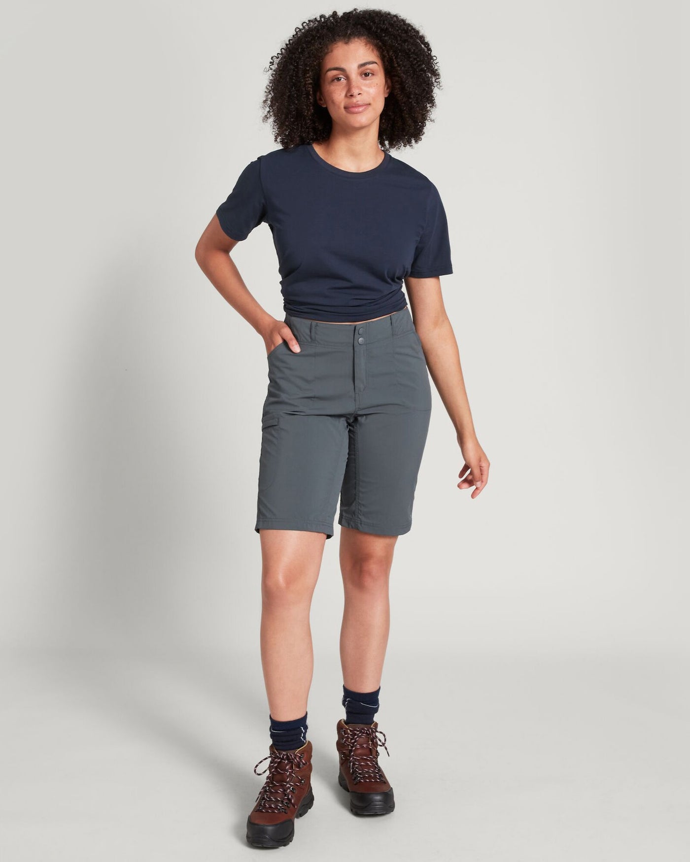13363_913_praca_hiking_shorts_v2_wom_g_1743629609000