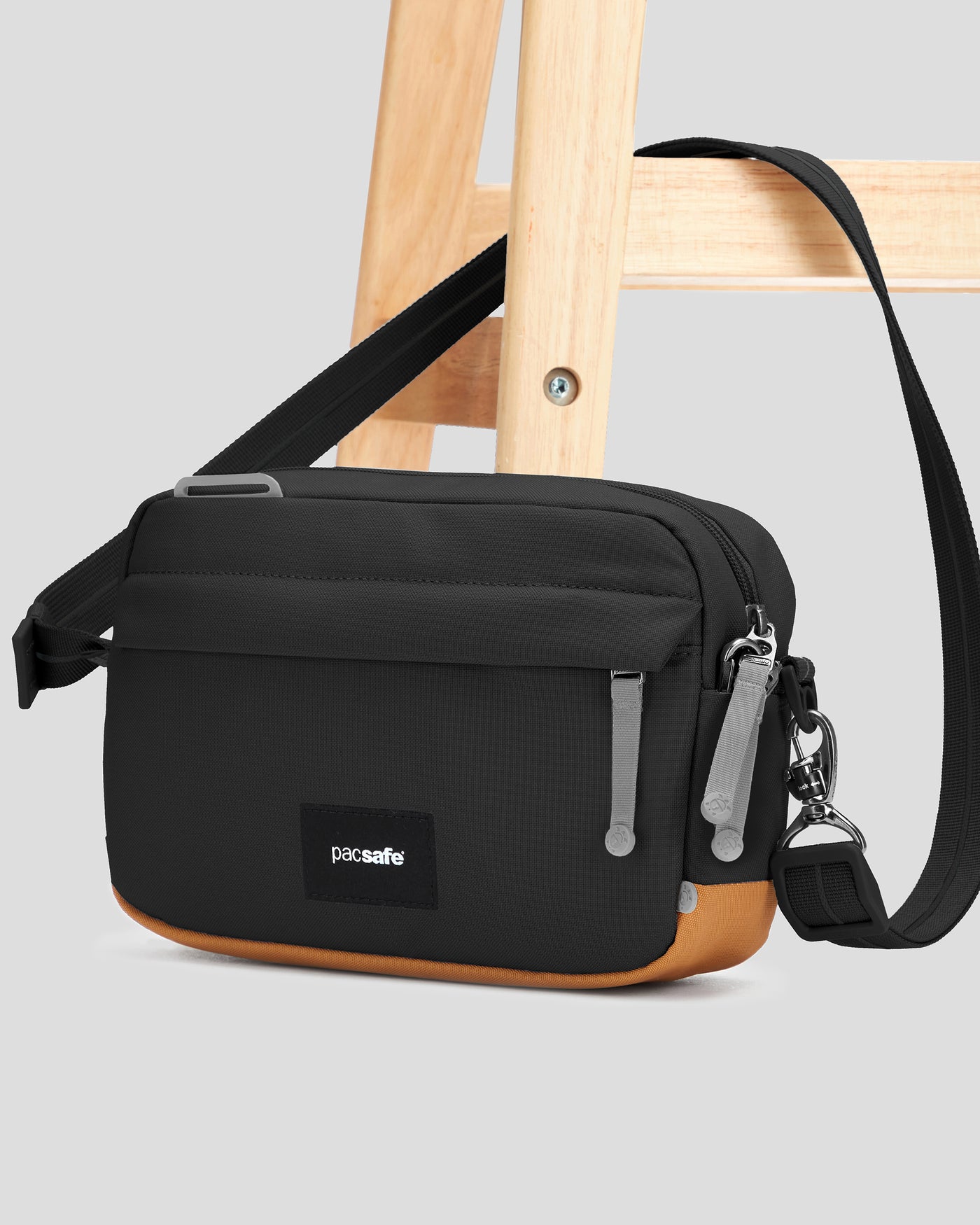 B1930_owe_pacsafe_go_crossbody_f_1784780651000