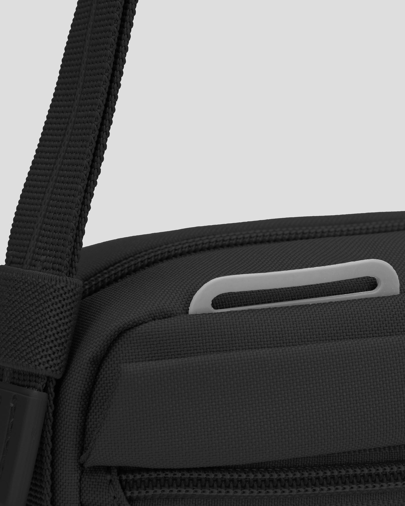 B1930_owe_pacsafe_go_crossbody_i_1784780656000