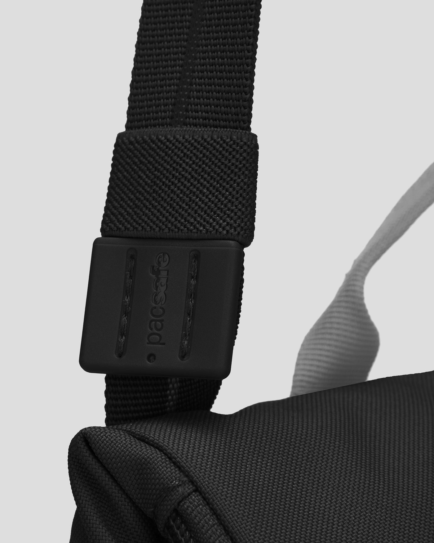 B1931_owe_pacsafe_go_saddle_crossbody_i_1784780676000