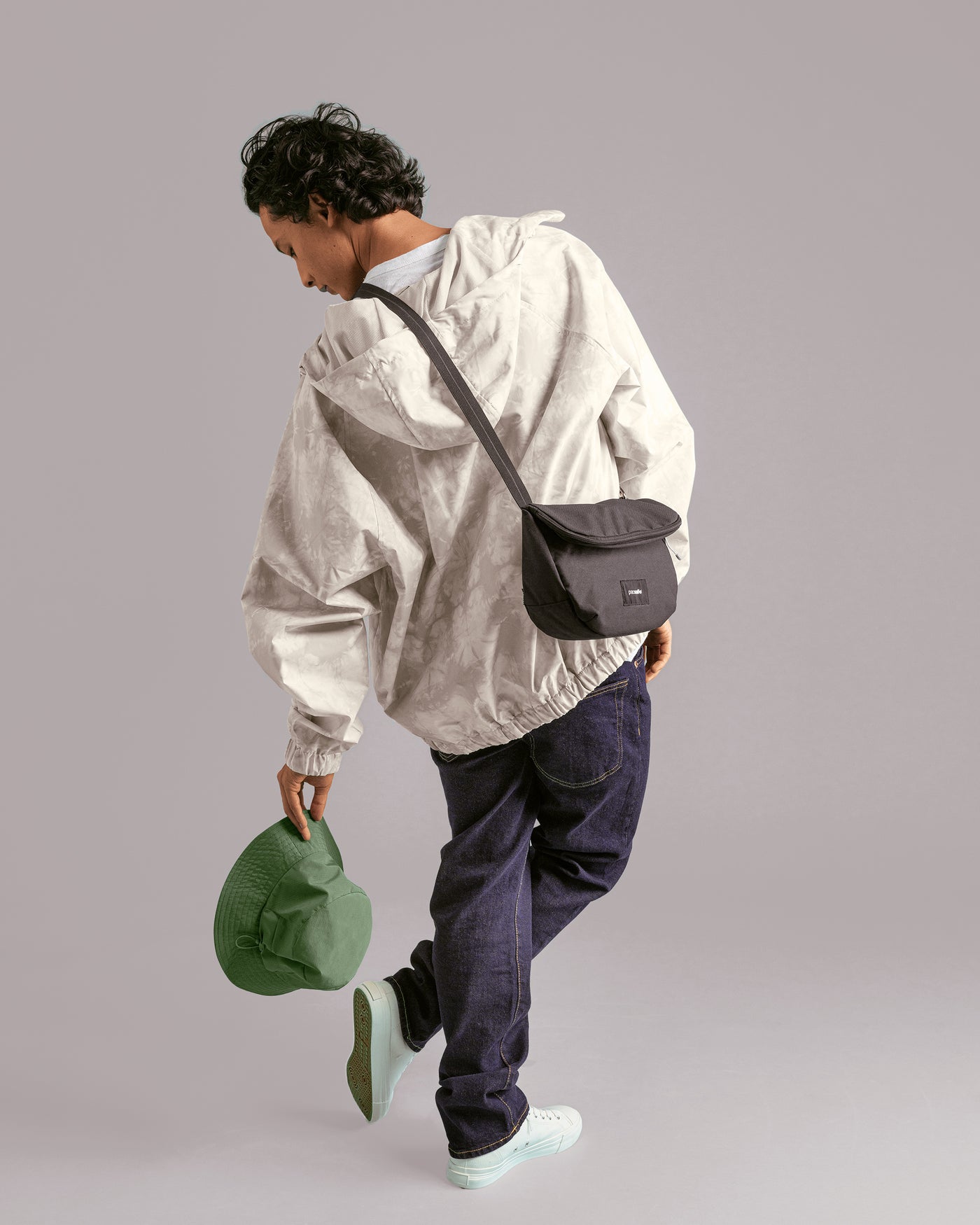 B1931_owe_pacsafe_go_saddle_crossbody_l_1784780684000