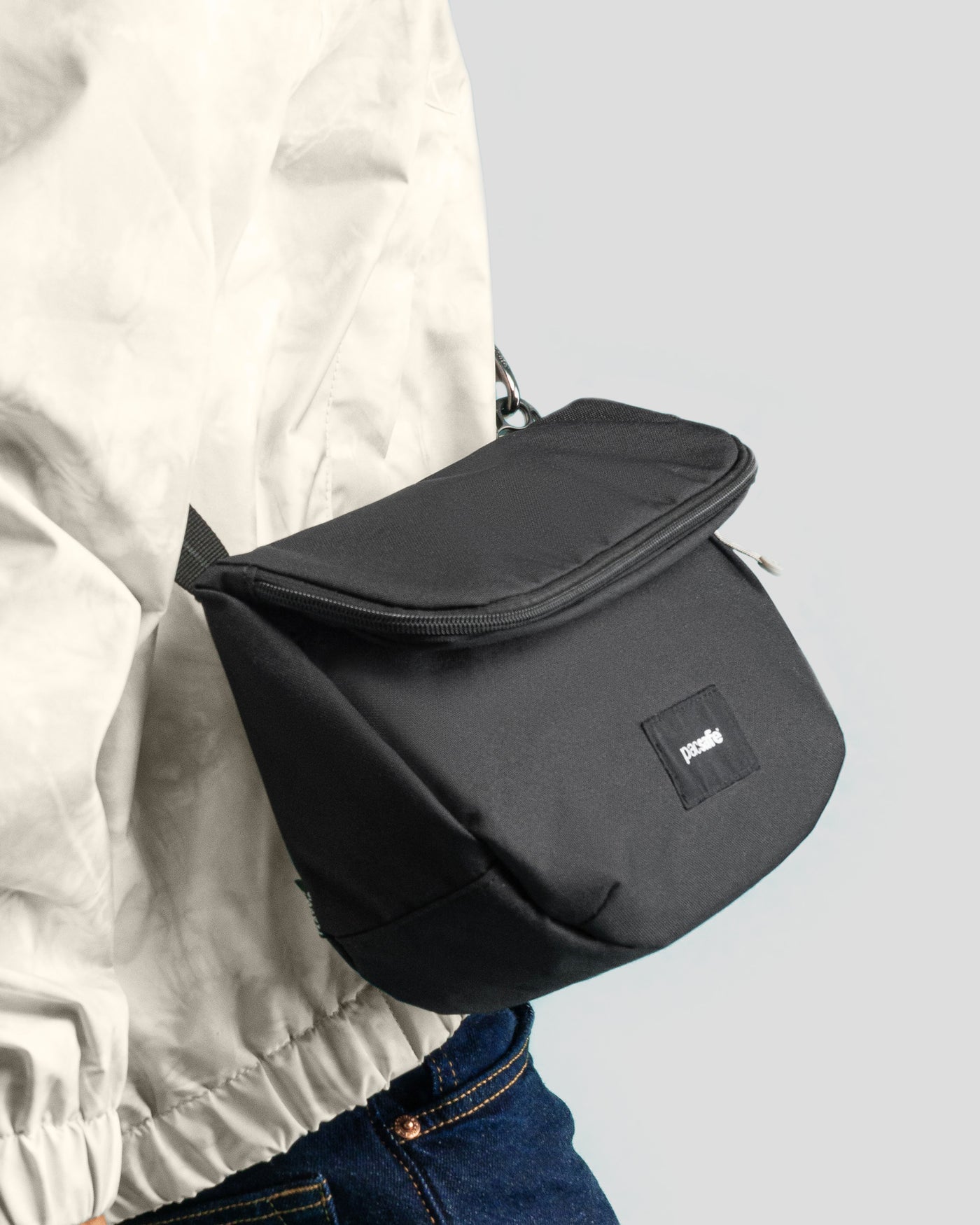 B1931_owe_pacsafe_go_saddle_crossbody_m_1784780686000