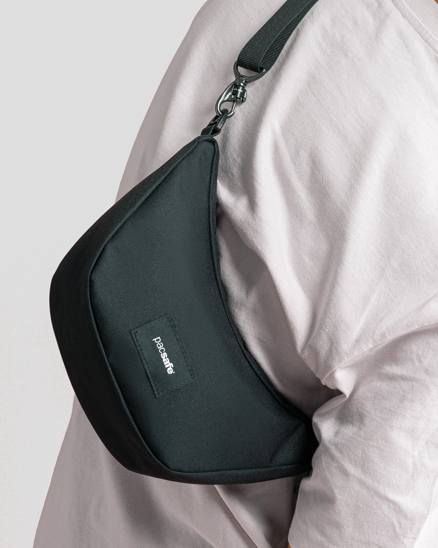 B1932_owe_pacsafe_go_lunar_crossbody_k_1784780703000
