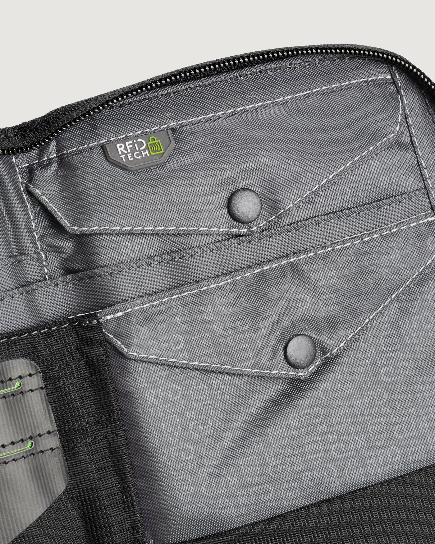 a0651_902_departure_rfidtech_wallet_small__c_1743730914000