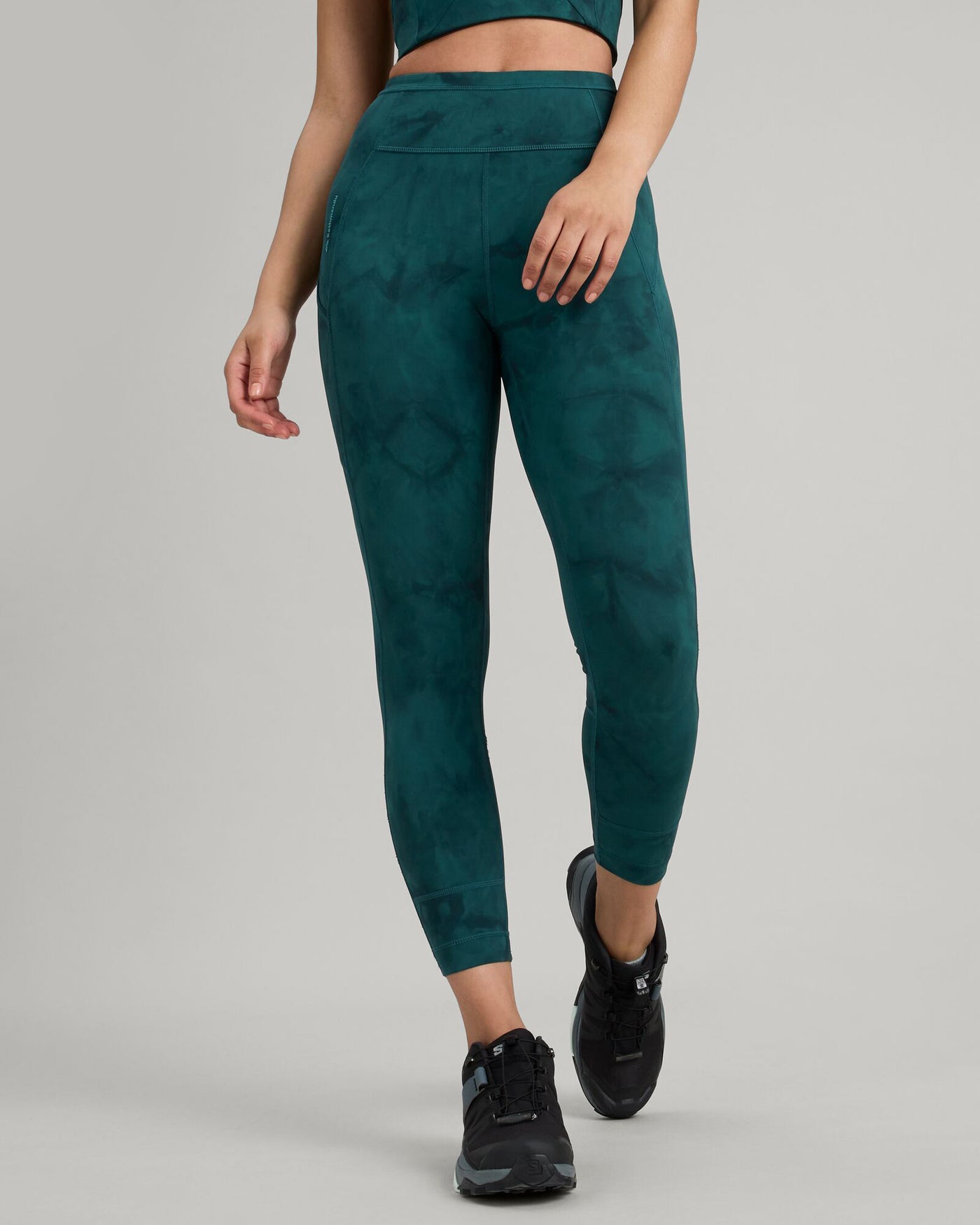 a1725_ofj_wdn_move_womens_7_8_legging_green_blue_a_1743633976000