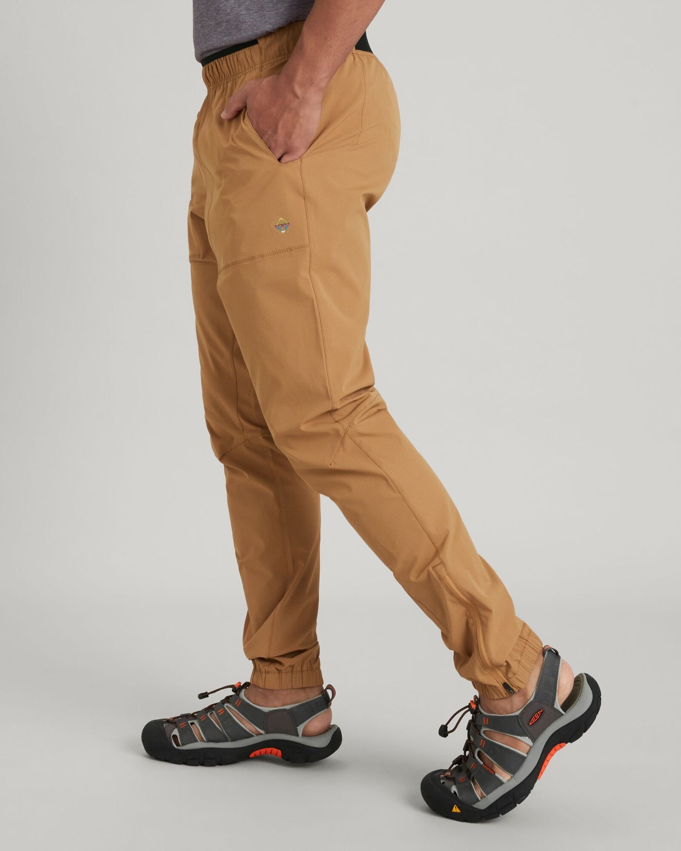 a1731_nza_wdn_energy_mens_jogger_c_1743633946000