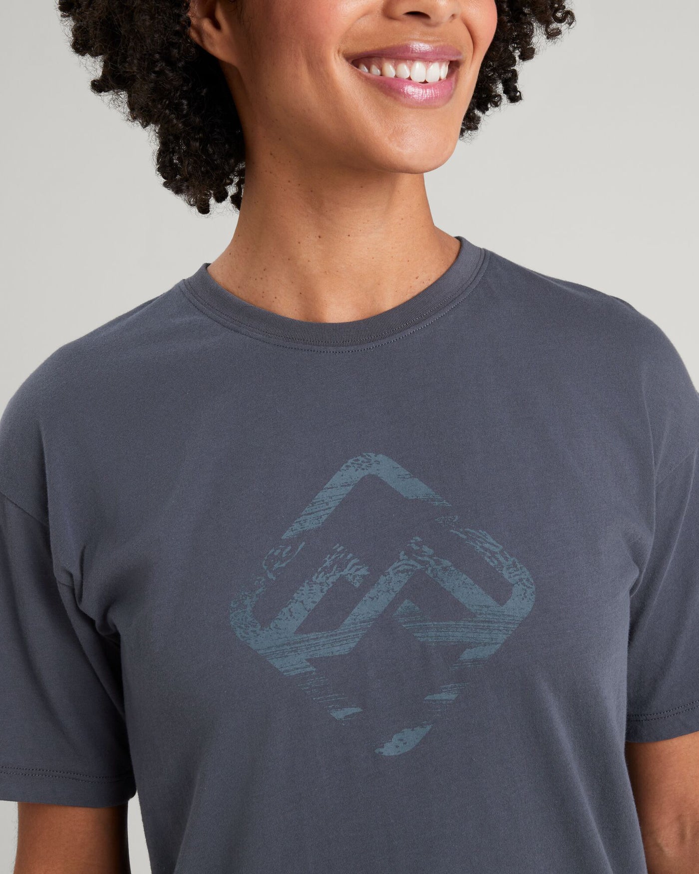 b0473_o4t_geo_glitch_icon_womens_short_sleeve_te_e_1743629462000