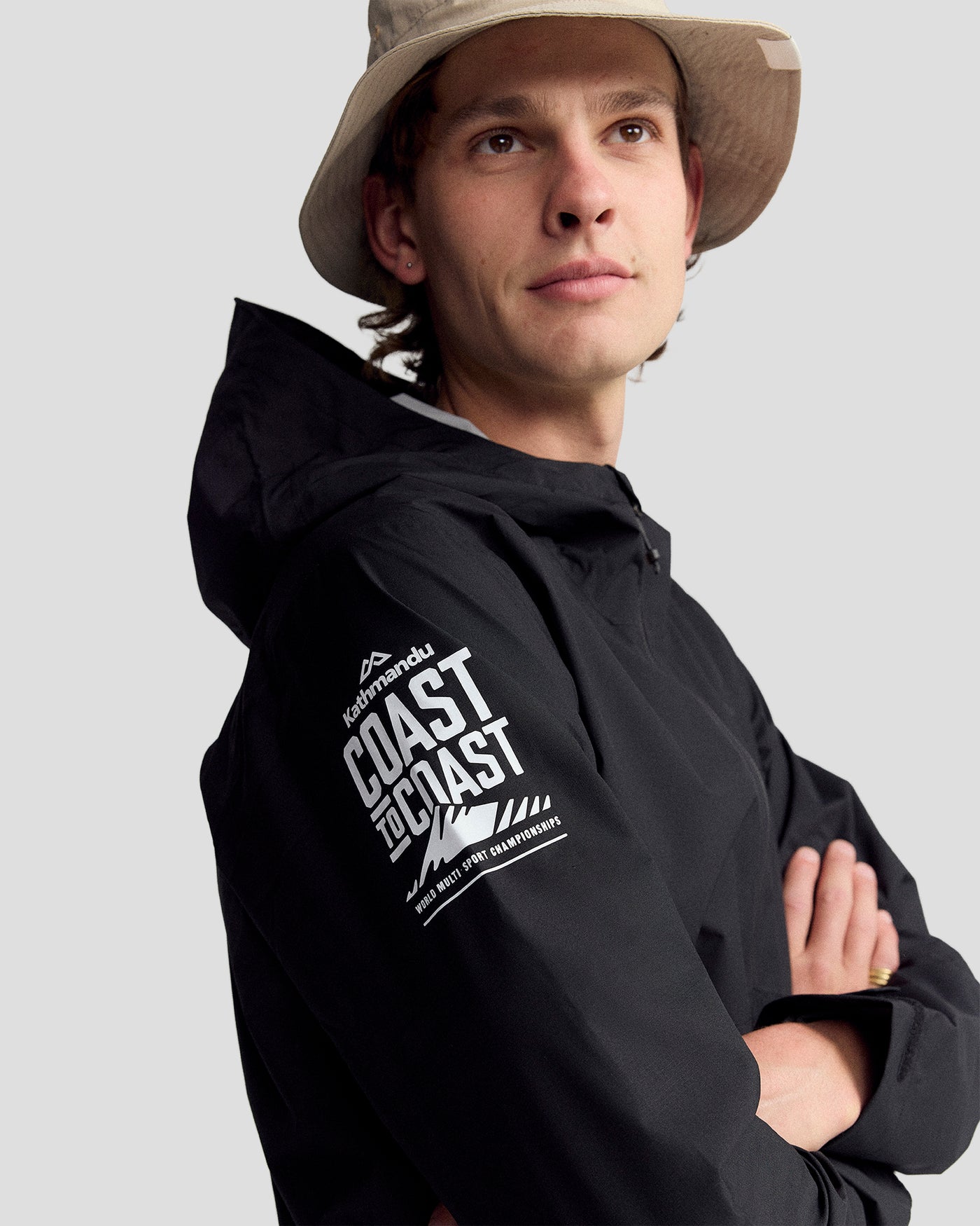 b0477_o4w_coast_to_coast_trailhead_stretch_raincoat_mens_b_1600x2000_2a2e340_1762828381000