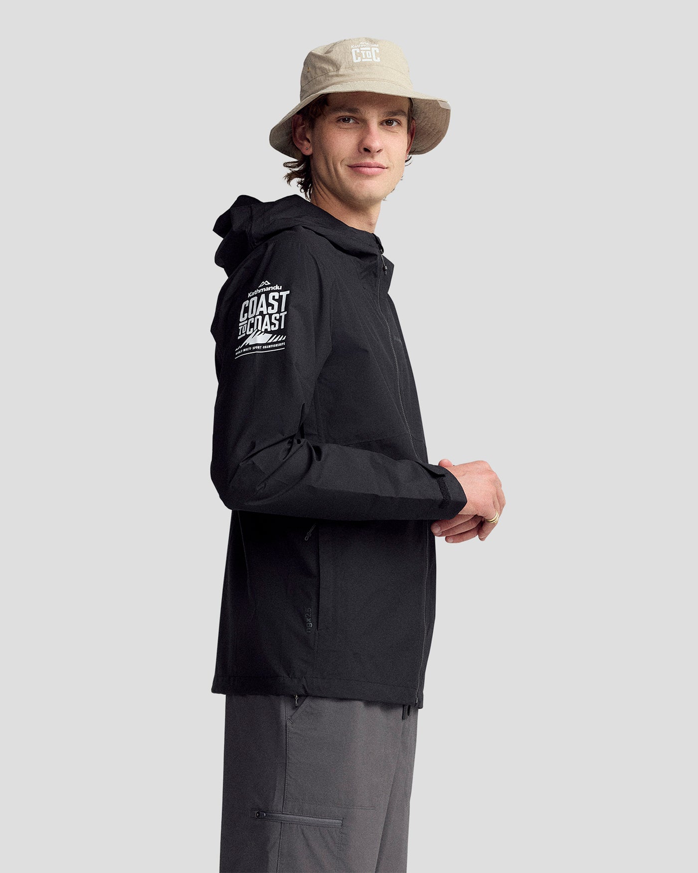 b0477_o4w_coast_to_coast_trailhead_stretch_raincoat_mens_f_1600x2000_2a2e340_1762828383000
