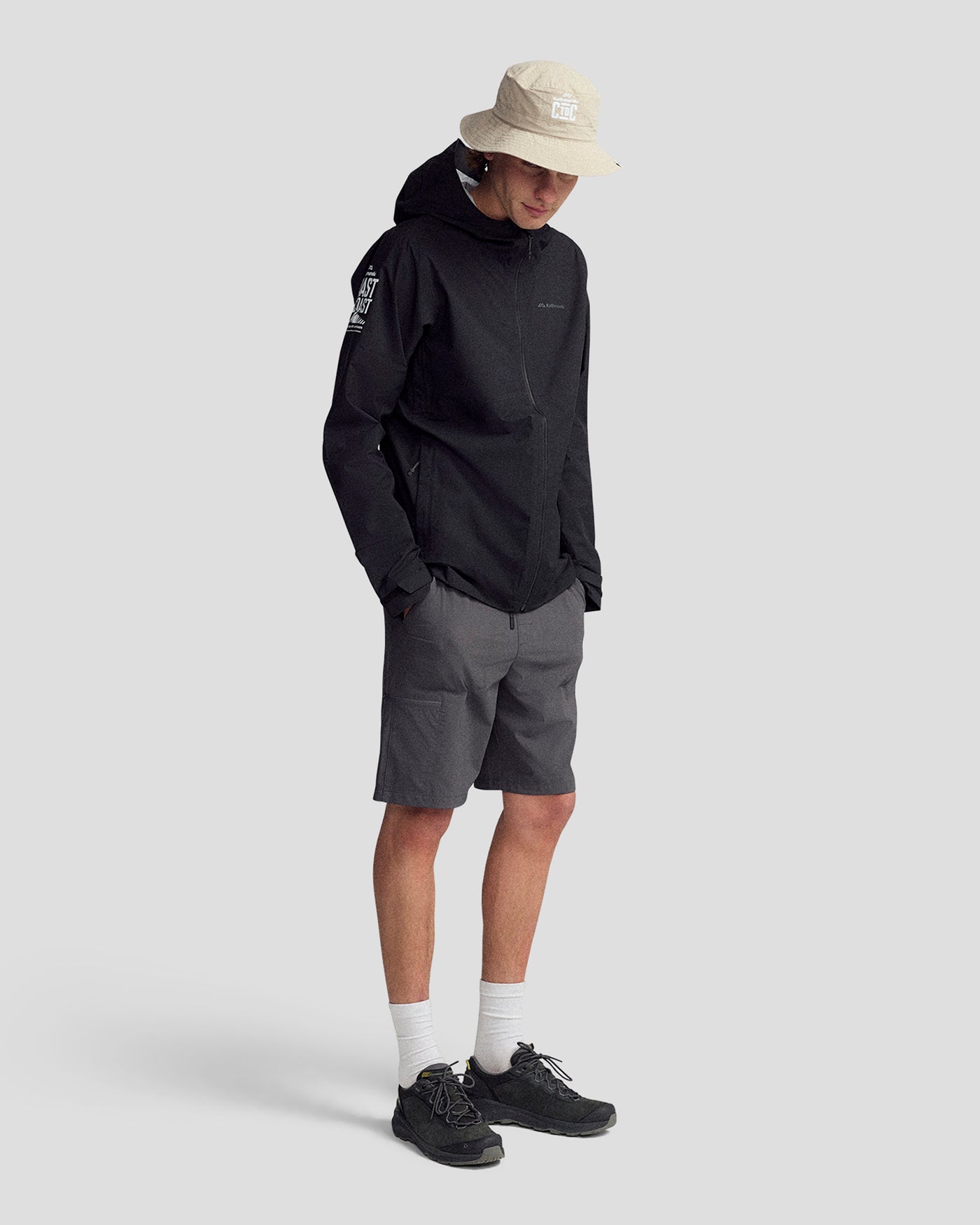 b0477_o4w_coast_to_coast_trailhead_stretch_raincoat_mens_j_1600x2000_2a2e340_1762828385000