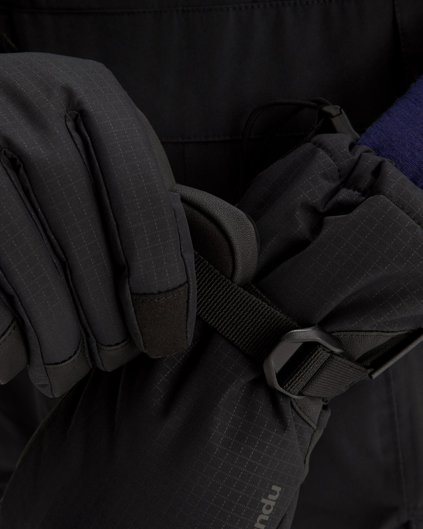 b0621_o4w_pwdr_days_womens_novaloft_snow_gloves_c_1743731759000