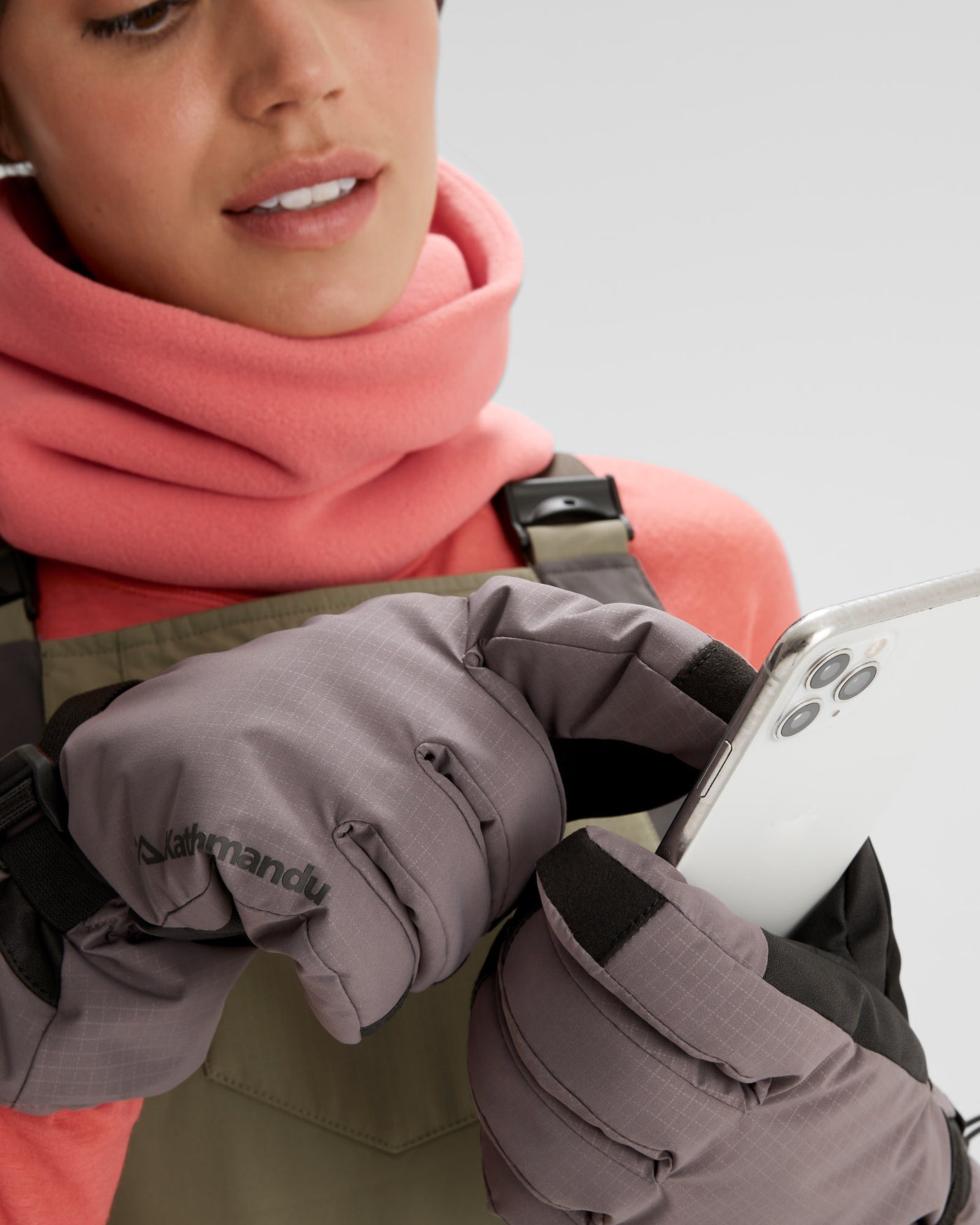 b0621_o52_pwdr_days_womens_novaloft_snow_gloves_e_1743731764000