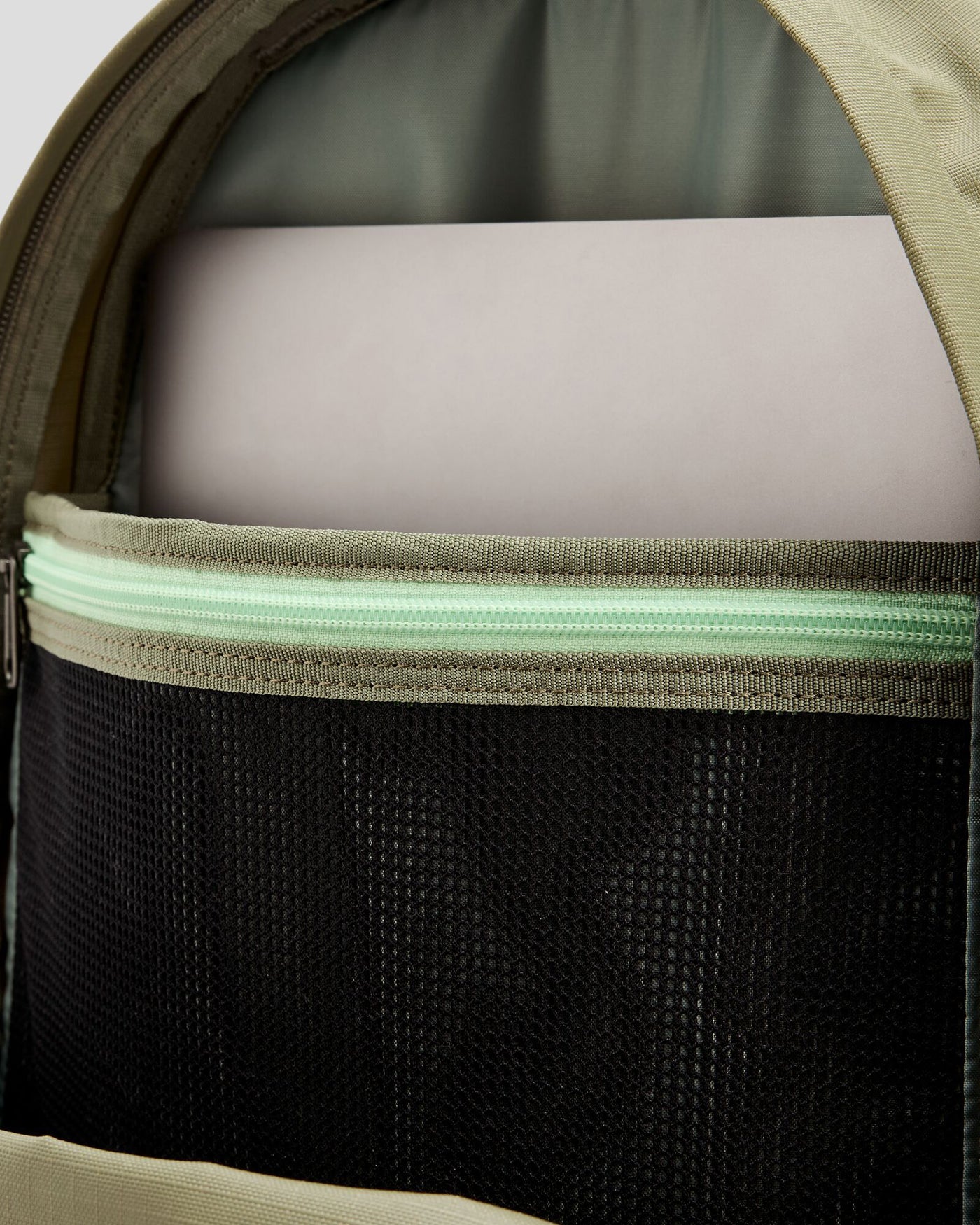 b0784_o9p_axon_everyday_backpack_18l_d_1743630912000