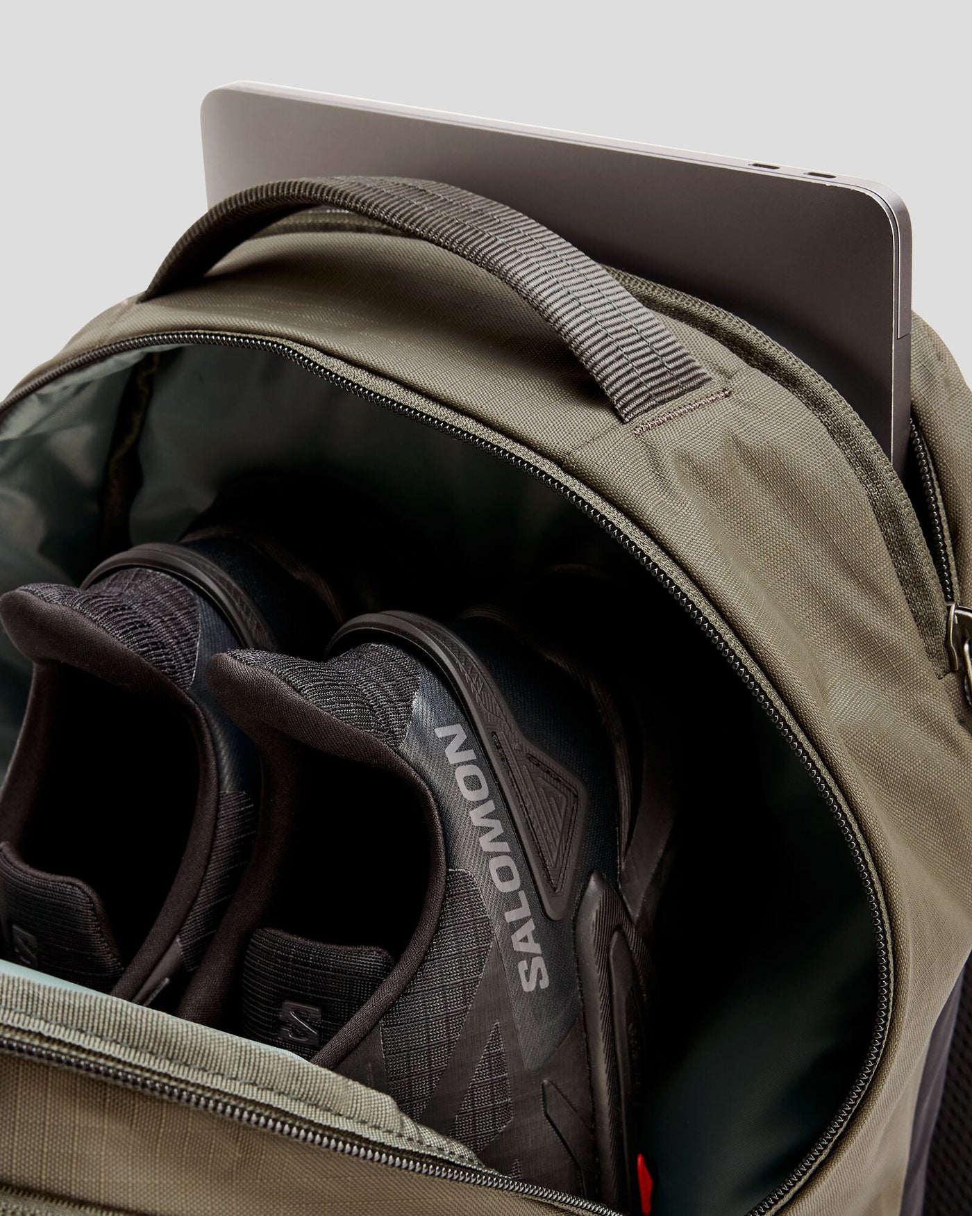 b0789_586_axon_everyday_backpack_25l_e_1743630908000