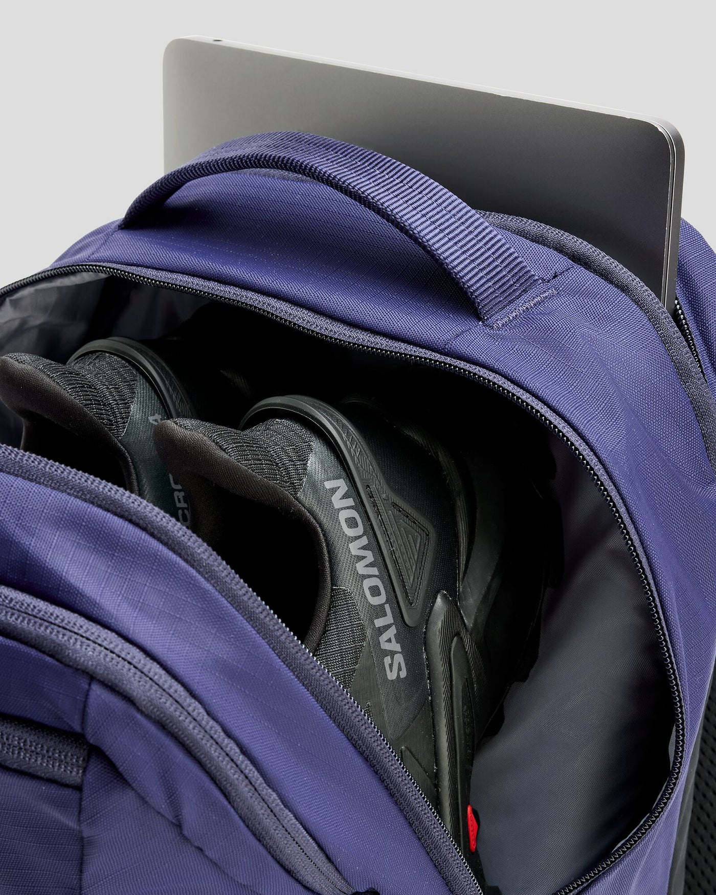 b0789_ofc_axon_everyday_backpack_25l_e_1743630873000