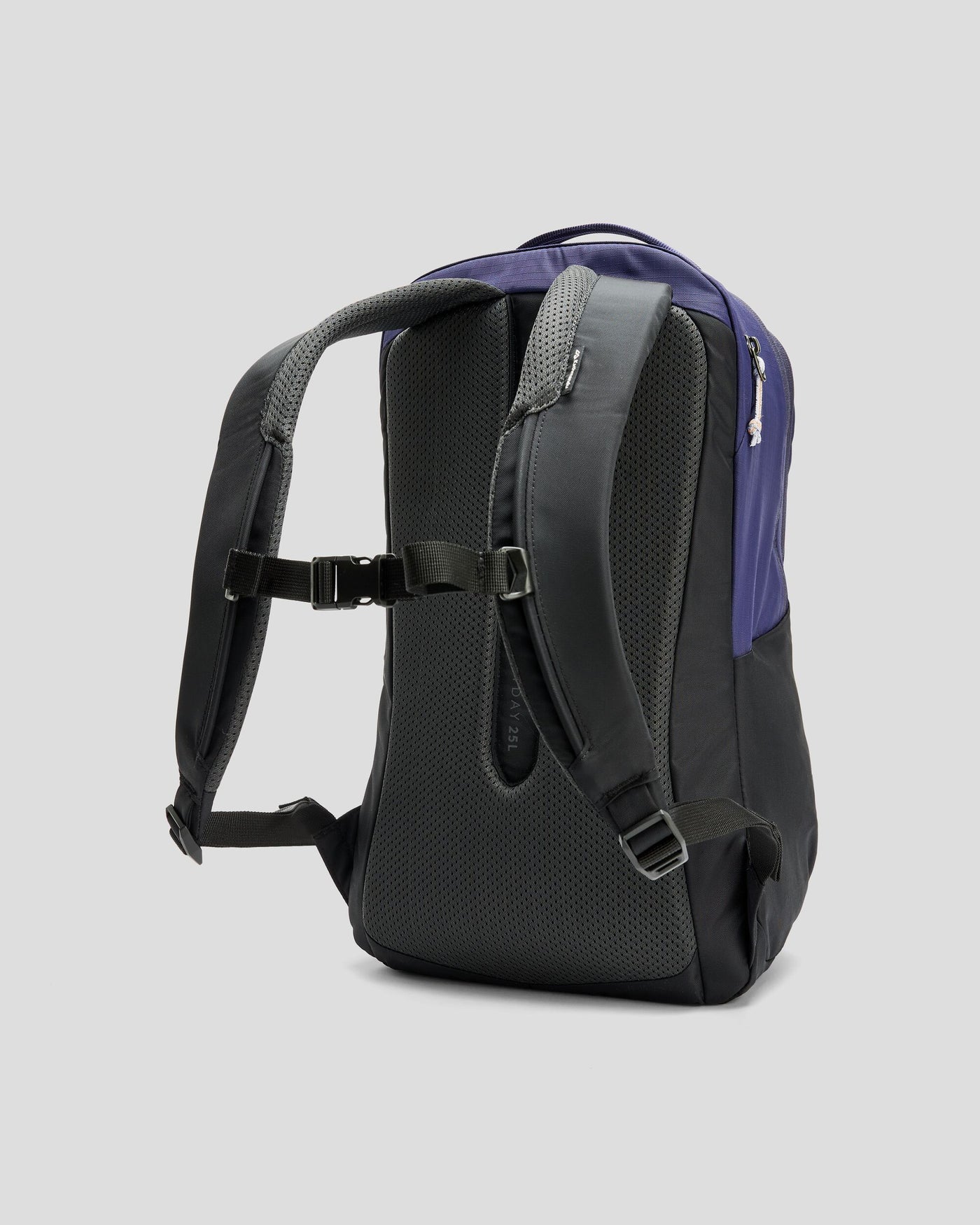 b0789_ofc_axon_everyday_backpack_25l_f_1743630874000