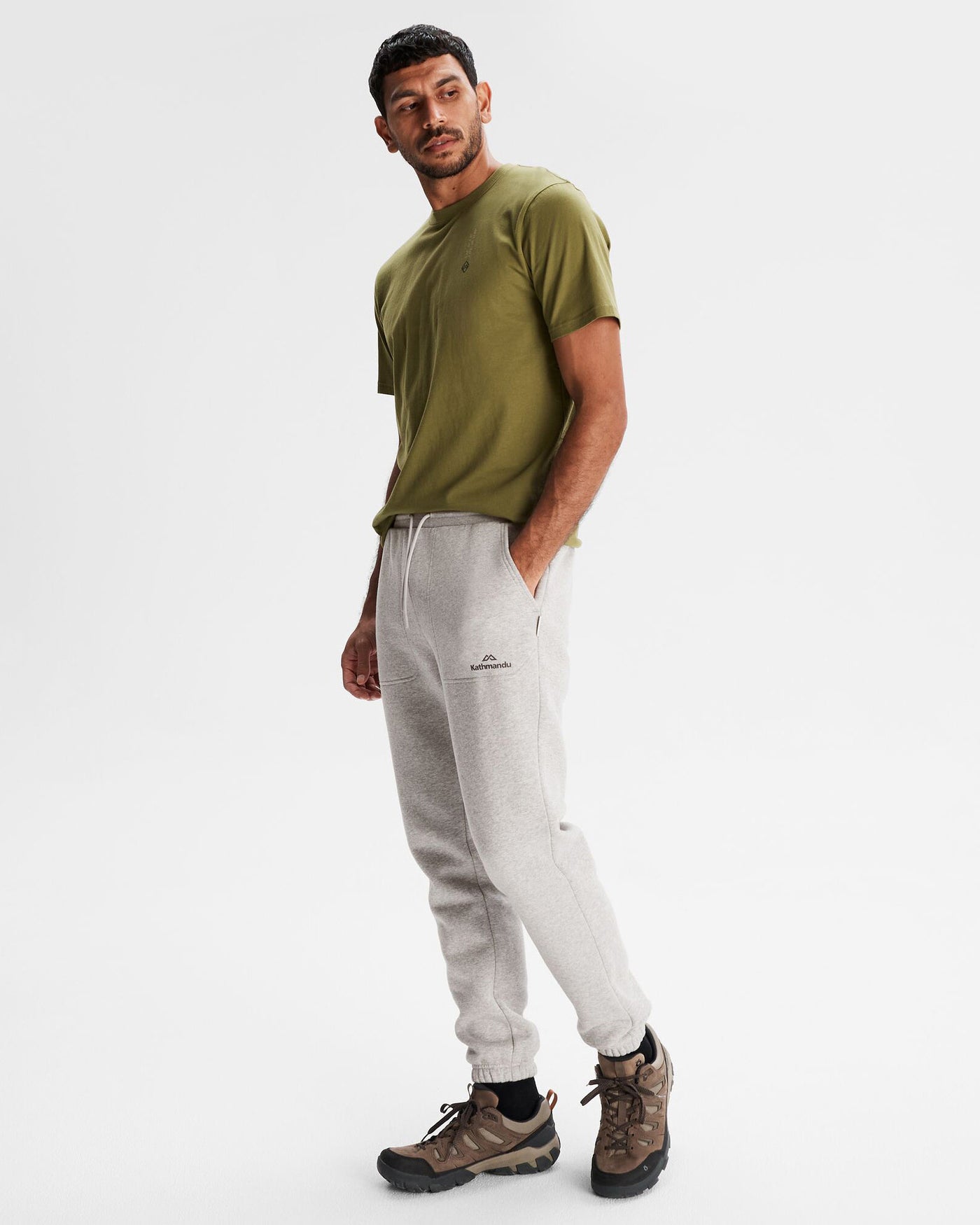 b0866_a54_men-s_logo_bb_jogger_b_1743632594000
