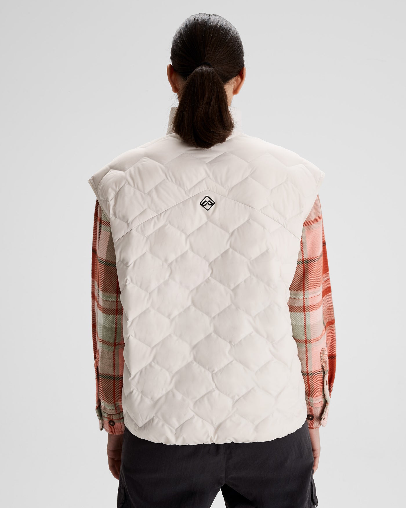 b1015_olb_any_time_womens_short_down_puffer_ves_c_1743731887000