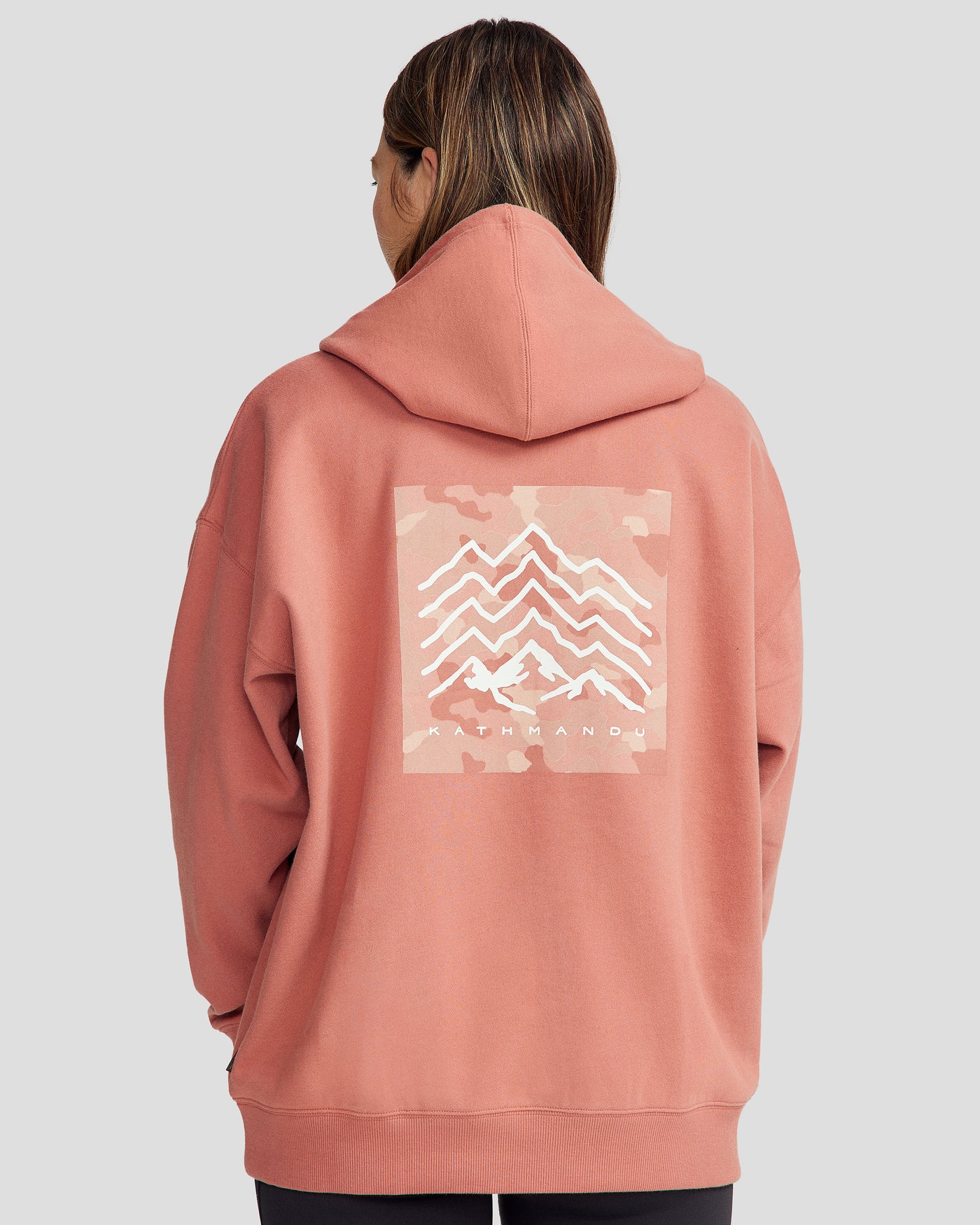 b1390_156_womens_mountain_camo_relaxed_hoodie_n_d_1744694225000