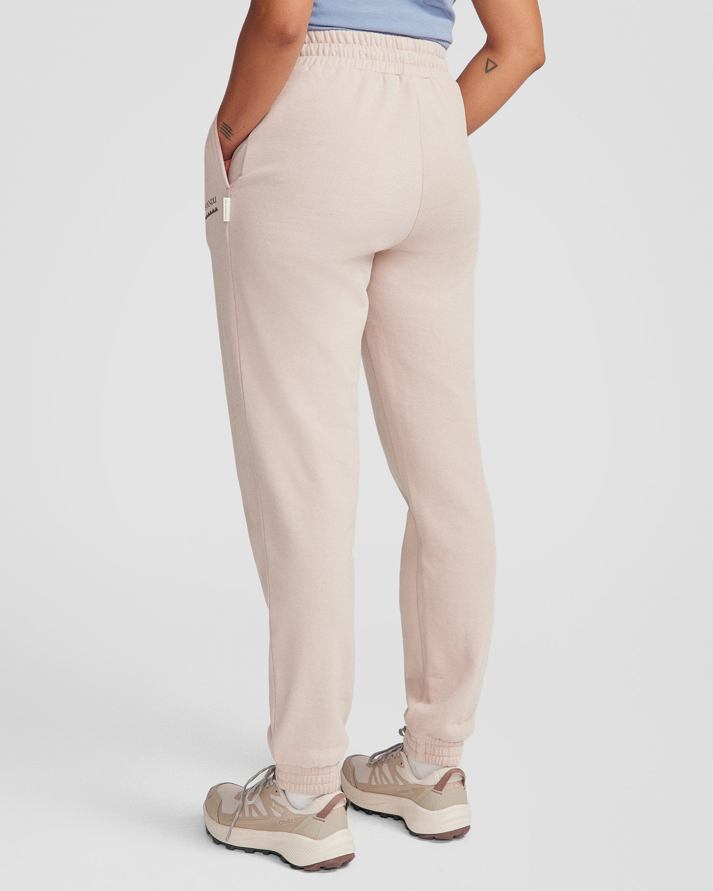 b1448_or1_womens_heritage_relaxed_joggers_n_d_1744693899000